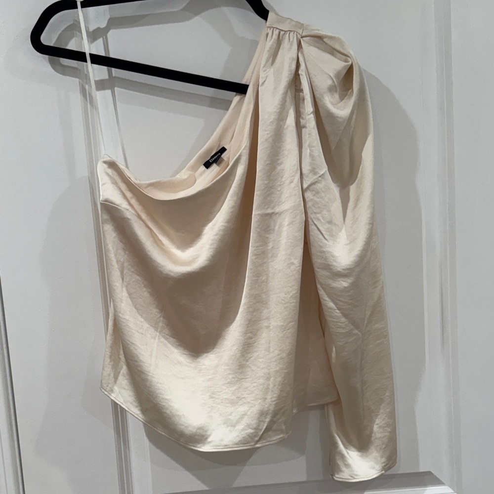 Express Cream One-Shoulder Top